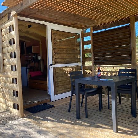 Camping Les Amandiers Castelnau-de-Guers Dış mekan fotoğraf