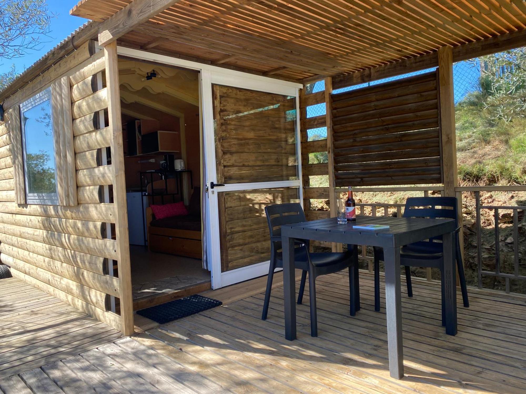 Camping Les Amandiers Castelnau-de-Guers Dış mekan fotoğraf